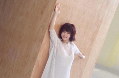 ​71岁潘迎紫近照，宛如17岁少女，真正的“天山童姥附体”