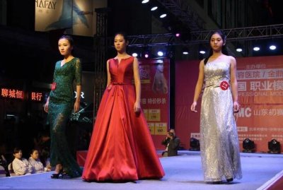 ​模特大赛|   70位帅哥美女：惊艳水城