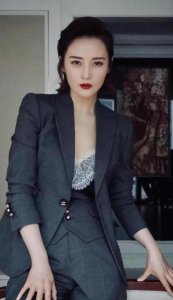 ​山城重庆美女众多，这八位重庆女星，个个温柔美丽，知性大方