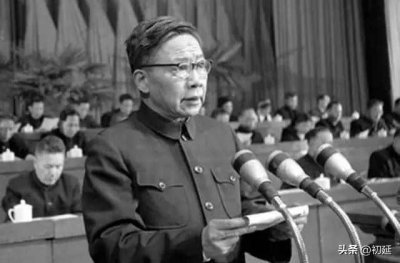 ​他是国务院副总理，曾长期主管我党的宣传工作，儿子是高级经济师