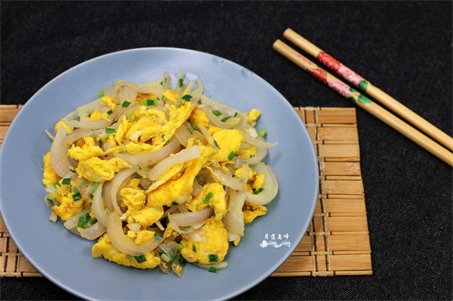 这个菜，吃一次，流一次眼泪，但又香又嫩，甜蜜蜜，脆生生，好吃