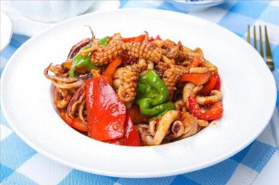 ​泡发鱿鱼，别再用碱面了，海边人分享20年经验，营养鲜味都不流失