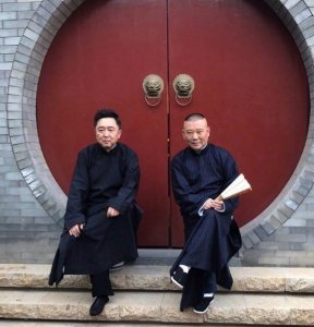 ​郭德纲在商演现场为阎鹤祥征婚，网友：“太子伴读”不容易啊！