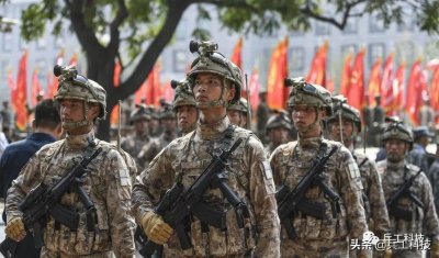 ​国庆70周年阅兵式上首次露面的国产新型步枪，更好，更远，更准