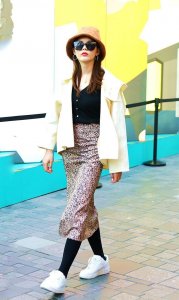 ​街拍：穿出豹纹内涵的美女