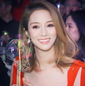 ​“千亿儿媳”徐子淇近照曝光，面部浮肿身材发胖，嫁豪门8年生4胎