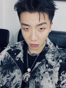 ​搬完家才知「前租客是已逝歌手」房内刚办仪式 男星控房东刻意隐瞒