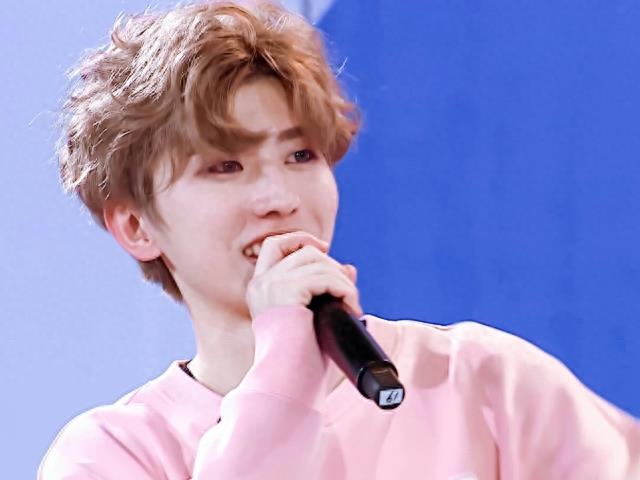 最新唱片销量排行榜,坤坤榜上无名花花仅排第二,看到榜首:恭喜