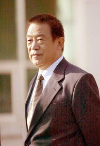 ​著名演员高明：事业婚姻都很坎坷，退休后给儿子、女儿买房