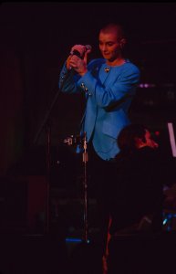 ​传奇女歌手希妮德·奥康娜去世，享年56岁，家人未透露原因