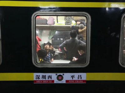 ​深圳春运首趟列车开出，1500多名旅客返乡过年