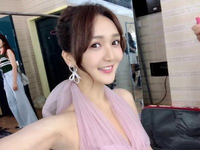 ​靳梦佳，甜美可爱的新生代主持人