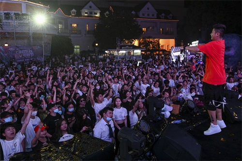 上海欢乐谷EV电音节热力来袭