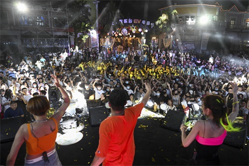 上海欢乐谷EV电音节热力来袭