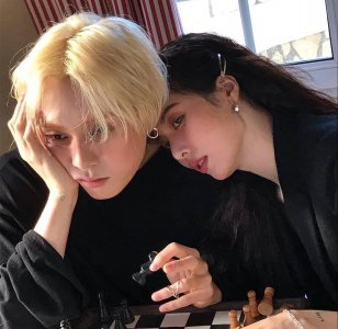 ​金晓钟新画报造型引争议，妆容怪异乡土味十足，“病娇风”遭诟病