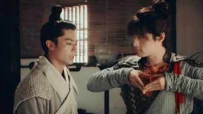 ​有种“整容”叫胡歌锡纸烫，本以为很丑，结果却成00后的克星