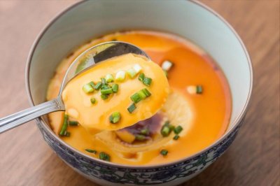 ​蒸鸡蛋羹，用开水还是凉水？牢记3个要点，毫无气孔，嫩滑如豆腐