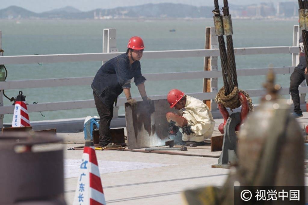 广东珠海:港珠澳大桥主体桥梁成功合龙,大桥总长55千米