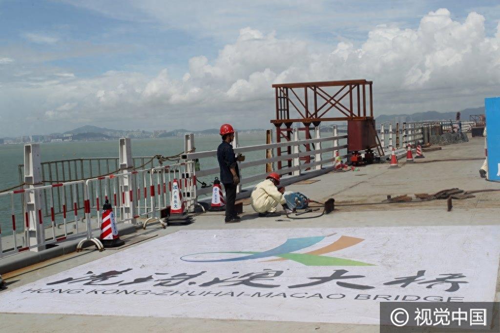 广东珠海:港珠澳大桥主体桥梁成功合龙,大桥总长55千米