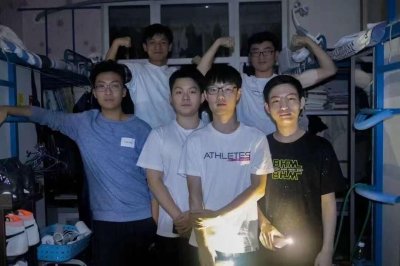 ​全员深造！湖北学霸寝室：狂揽15份国外名校offer，奖项拿到手软