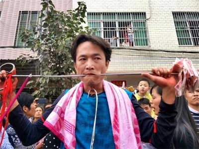 ​海南军坡节穿杖