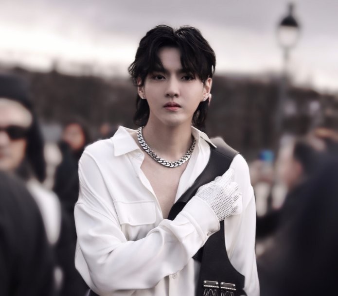 吴亦凡到底爱不爱赵丽颖？但是吴亦凡却承认初吻给了这个人？