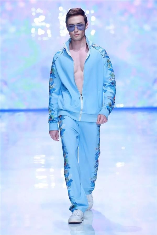 偶遇著名演员韩雪,韩雪现身深圳内衣展!梵秀伊与你享受视觉盛宴