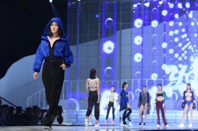 偶遇著名演员韩雪,韩雪现身深圳内衣展!梵秀伊与你享受视觉盛宴