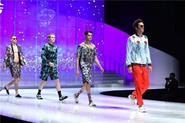 偶遇著名演员韩雪,韩雪现身深圳内衣展!梵秀伊与你享受视觉盛宴