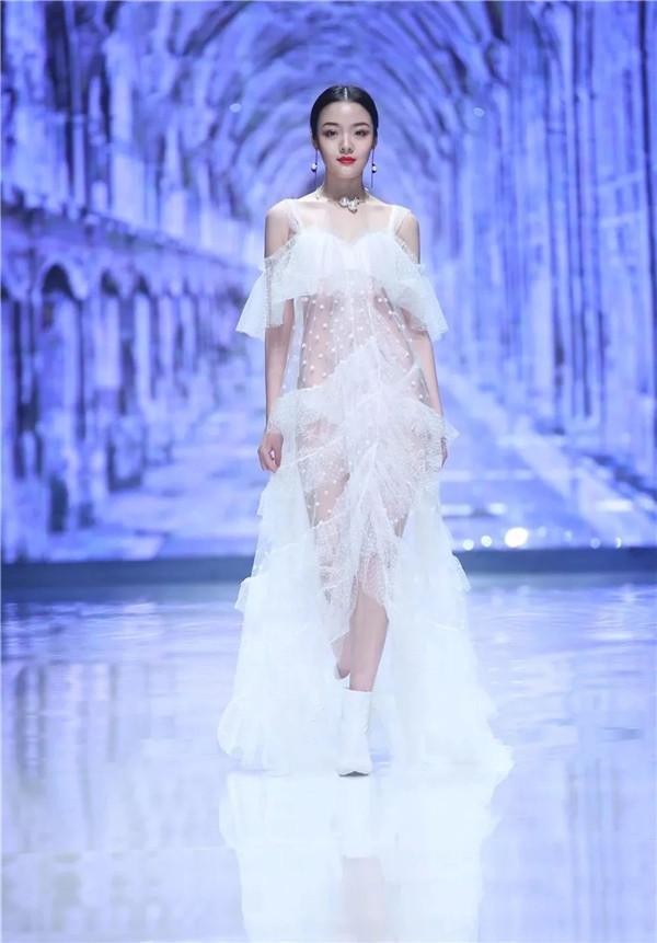 偶遇著名演员韩雪,韩雪现身深圳内衣展!梵秀伊与你享受视觉盛宴