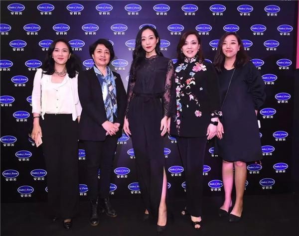 偶遇著名演员韩雪,韩雪现身深圳内衣展!梵秀伊与你享受视觉盛宴