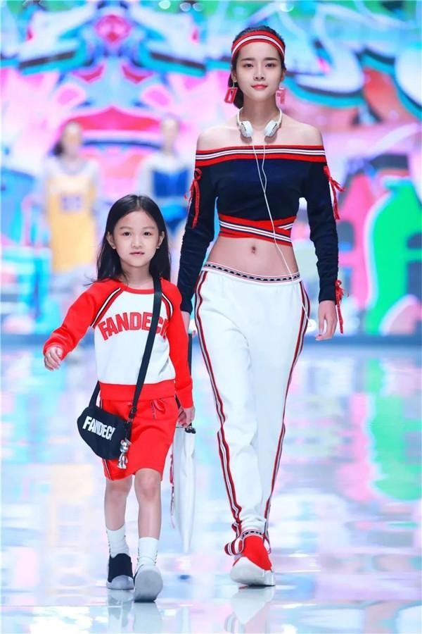 偶遇著名演员韩雪,韩雪现身深圳内衣展!梵秀伊与你享受视觉盛宴