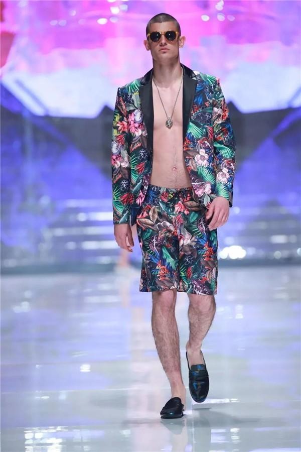 偶遇著名演员韩雪,韩雪现身深圳内衣展!梵秀伊与你享受视觉盛宴