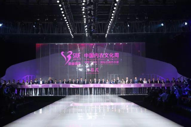偶遇著名演员韩雪，韩雪现身深圳内衣展！梵秀伊与你享受视觉盛宴