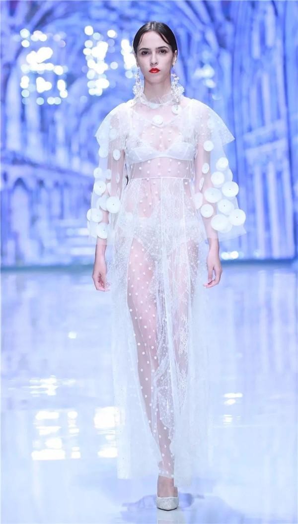 偶遇著名演员韩雪,韩雪现身深圳内衣展!梵秀伊与你享受视觉盛宴