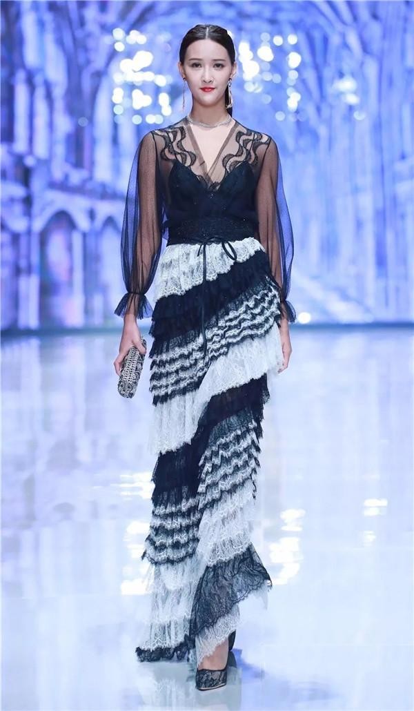 偶遇著名演员韩雪,韩雪现身深圳内衣展!梵秀伊与你享受视觉盛宴