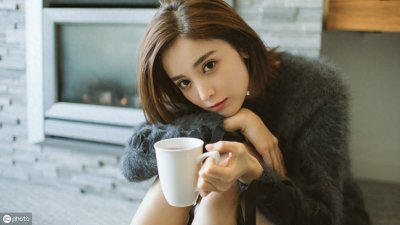 ​拉布拉卡？哈哈，谁还记得这一句，被她的笑折服