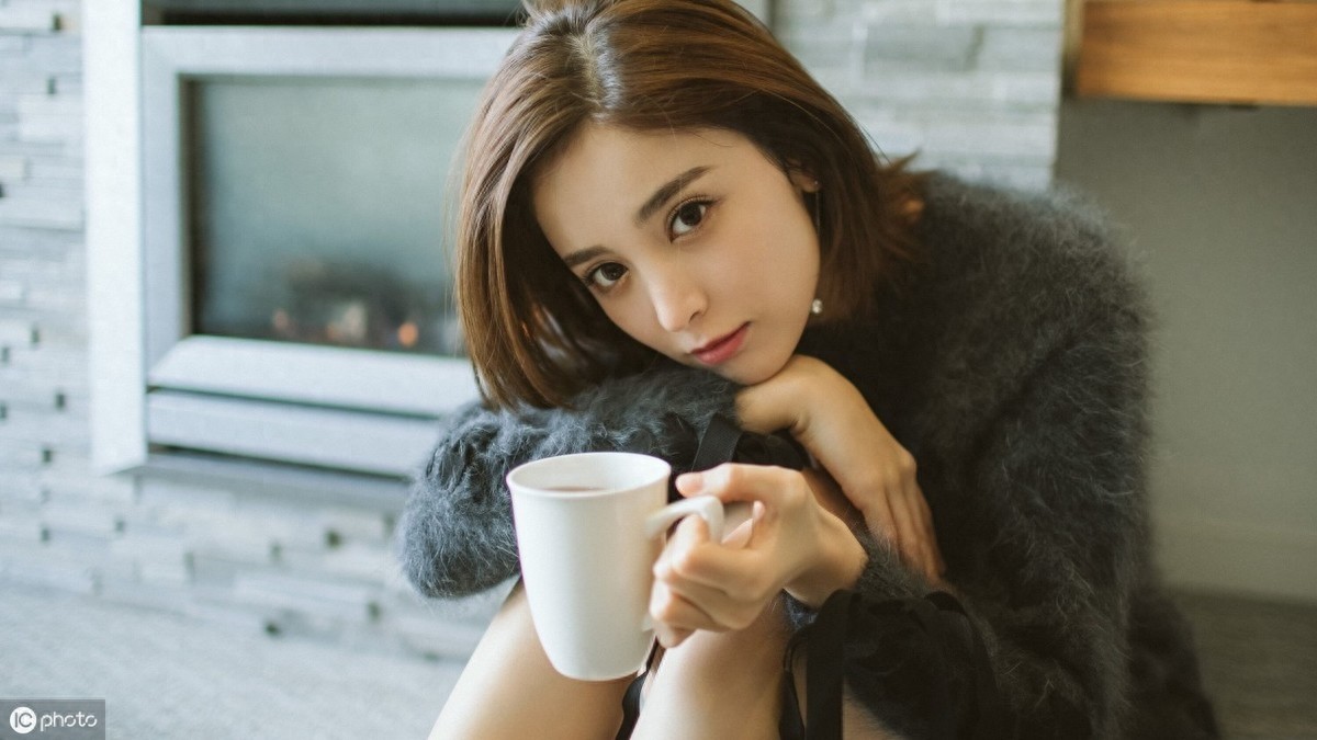 拉布拉卡？哈哈，谁还记得这一句，被她的笑折服