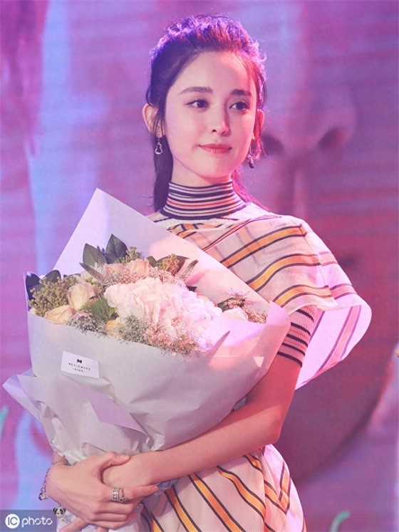 拉布拉卡?哈哈,谁还记得这一句,被她的笑折服