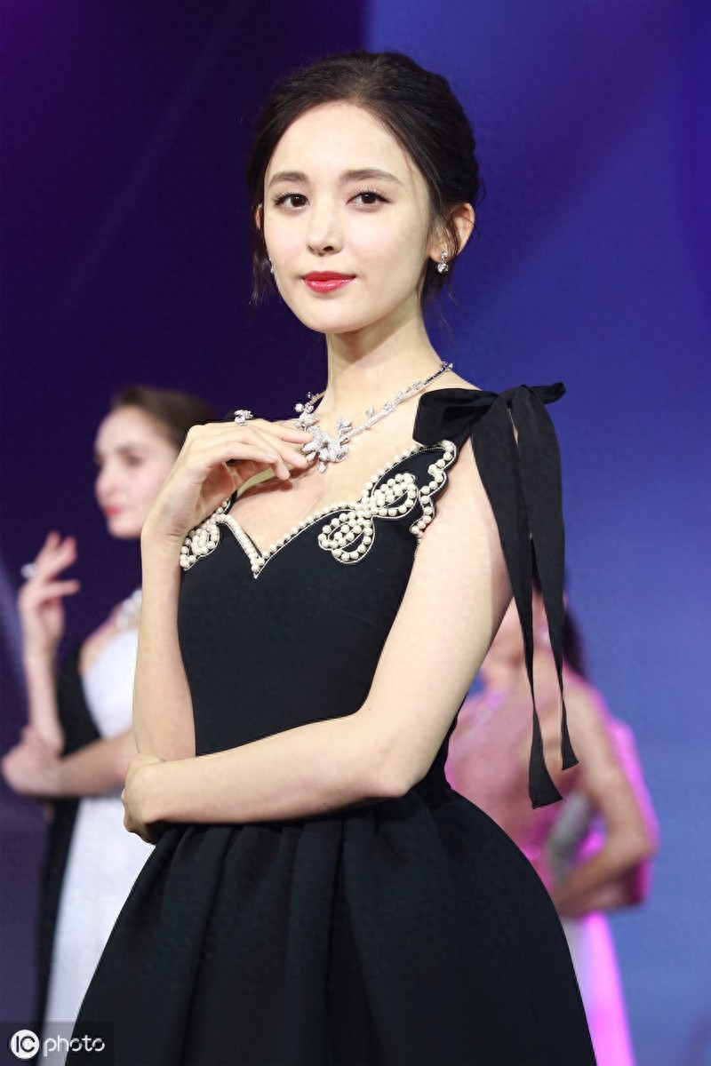 拉布拉卡?哈哈,谁还记得这一句,被她的笑折服