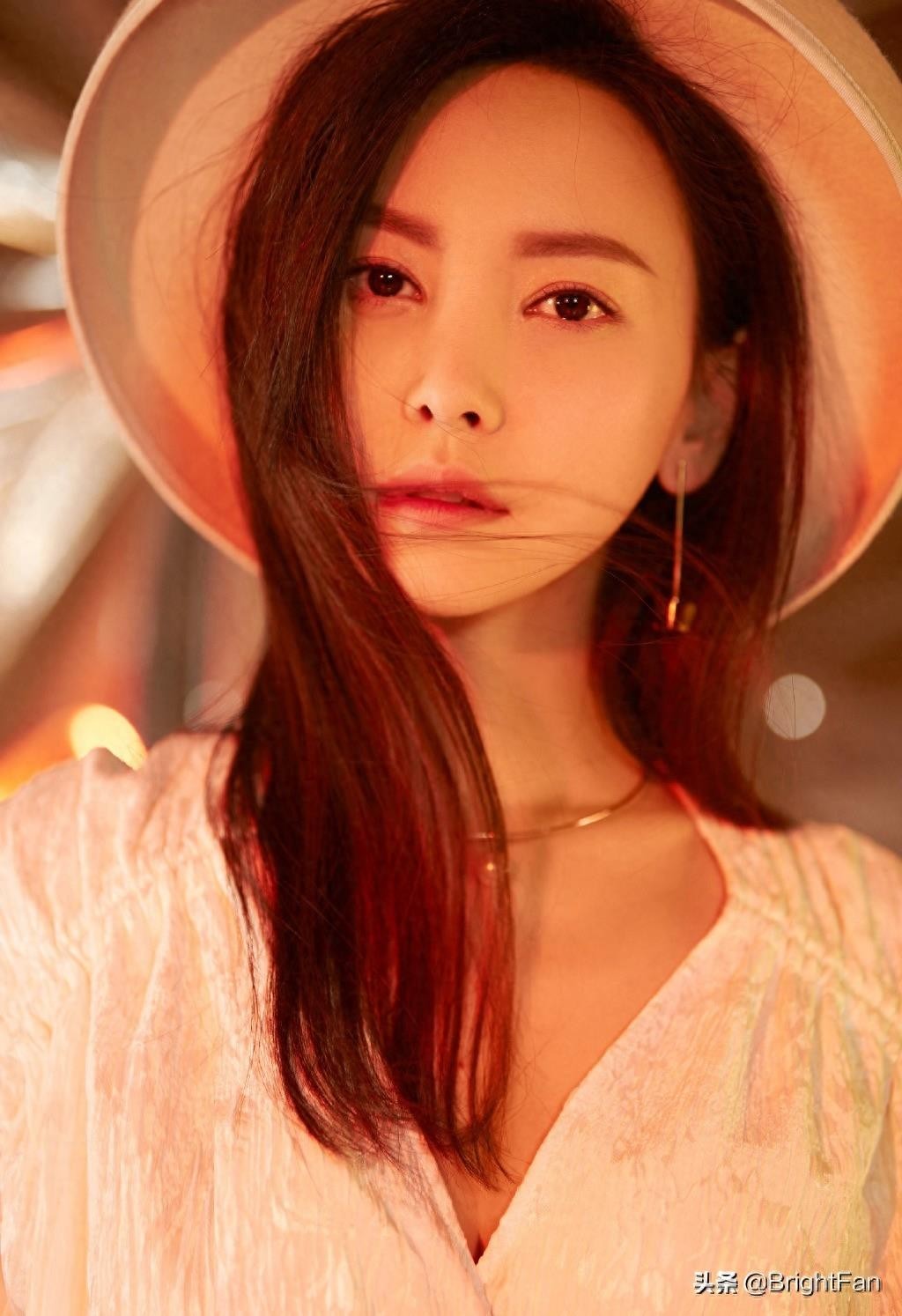 于文文高贵优雅摩登时尚写真图片