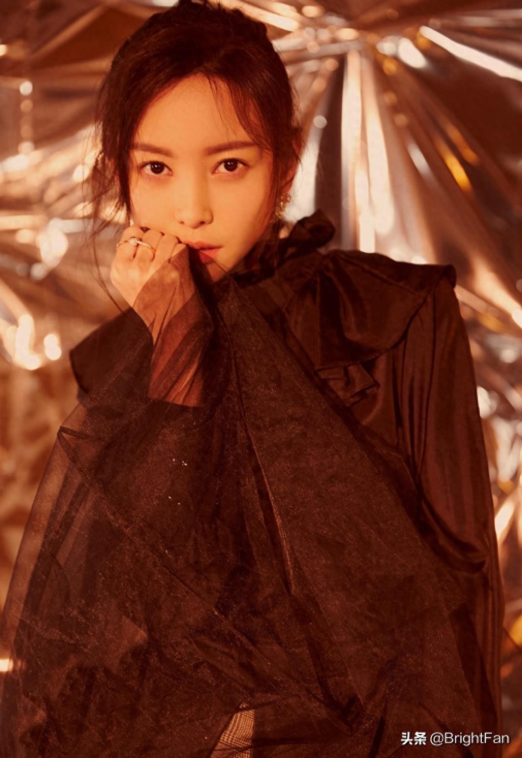 于文文高贵优雅摩登时尚写真图片