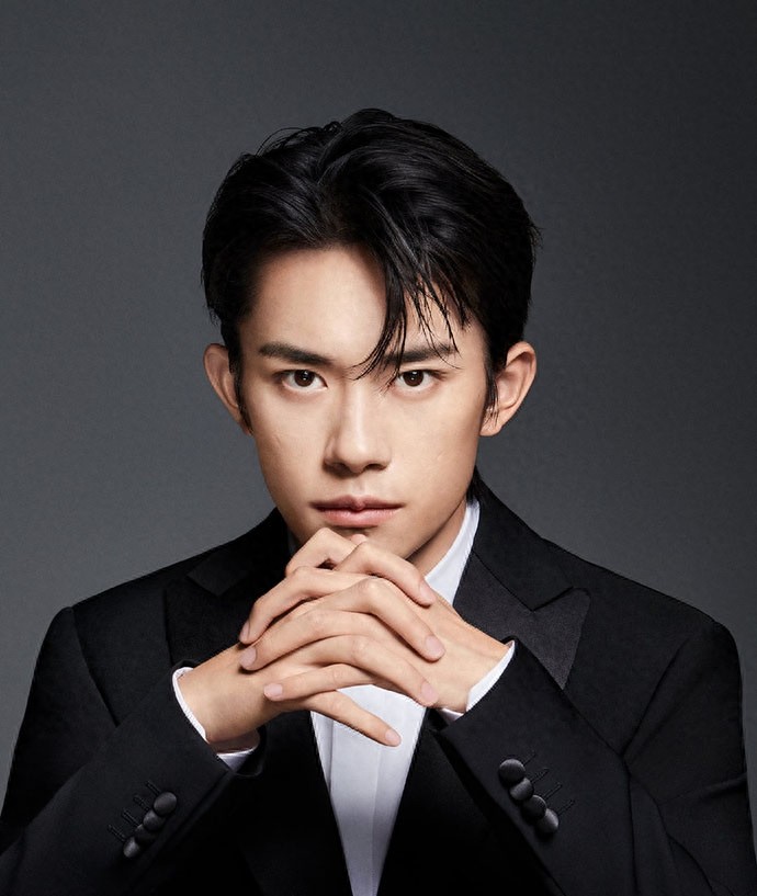 易烊千玺9张湿发照，可攻可甜可咸，你最喜欢哪一款？