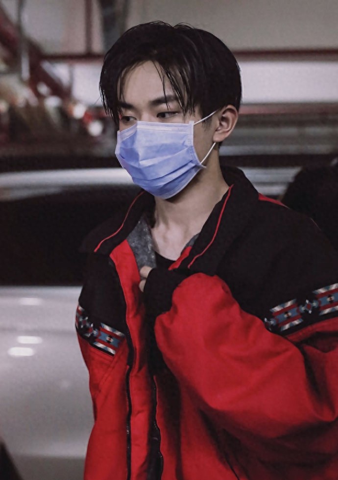 易烊千玺9张湿发照，可攻可甜可咸，你最喜欢哪一款？