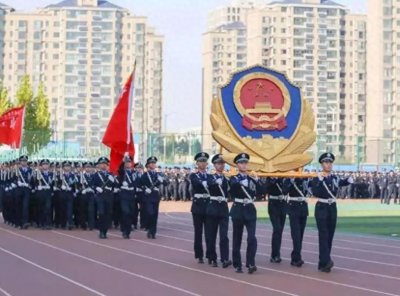 ​经历了7个寒冬酷暑，30岁辅警突然离职，谈及原因不禁使人泪目