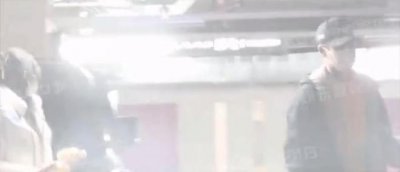 ​韩东君疑似恋情曝光，与美女逛超市玩赛车，在车库亲吻后一同返家