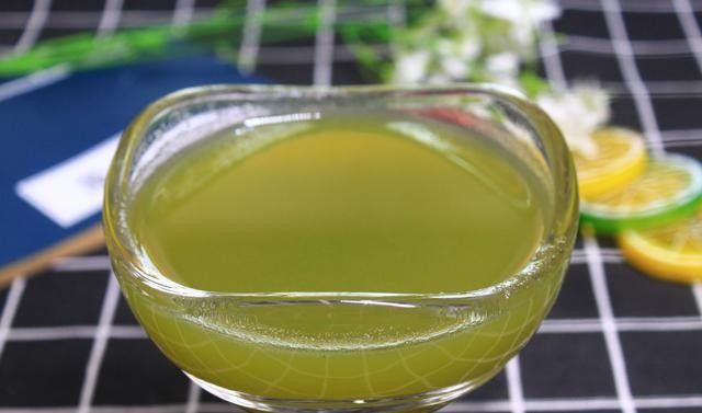 喝芹菜汁我瘦了20斤（黄晓明减脂20斤每天一杯刮油解）