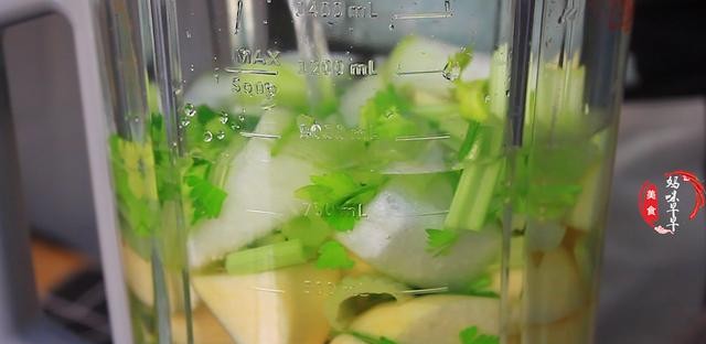 喝芹菜汁我瘦了20斤（黄晓明减脂20斤每天一杯刮油解）