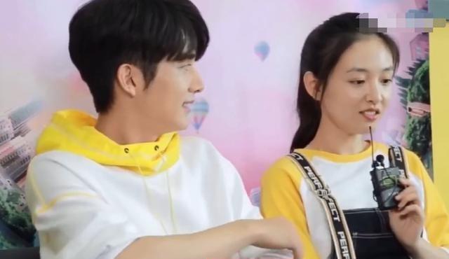 张新成叫吴倩“倩倩”，谁留意吴倩怎么称呼他