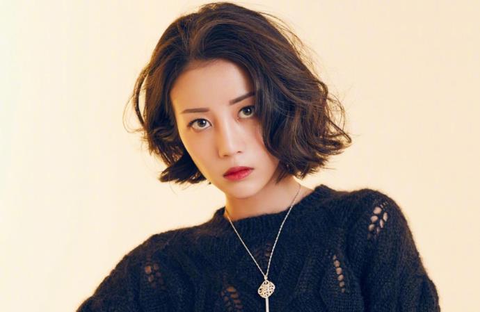 黄轩李溪芮是情侣关系吗 并没有在一起,私下的联系不是很多